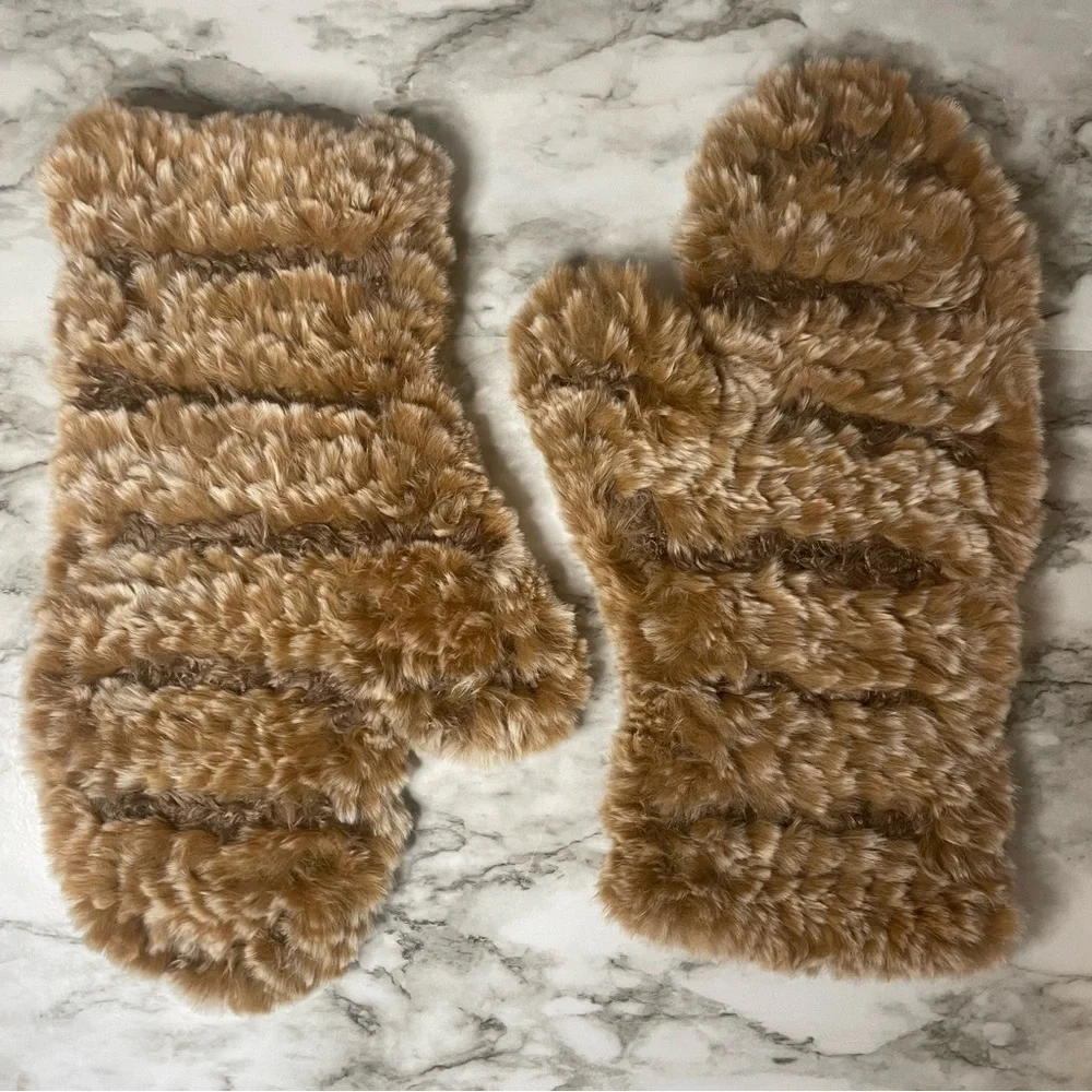 VINTAGE Maryse Roye Matching Knitted Fur Gloves and Hat Set